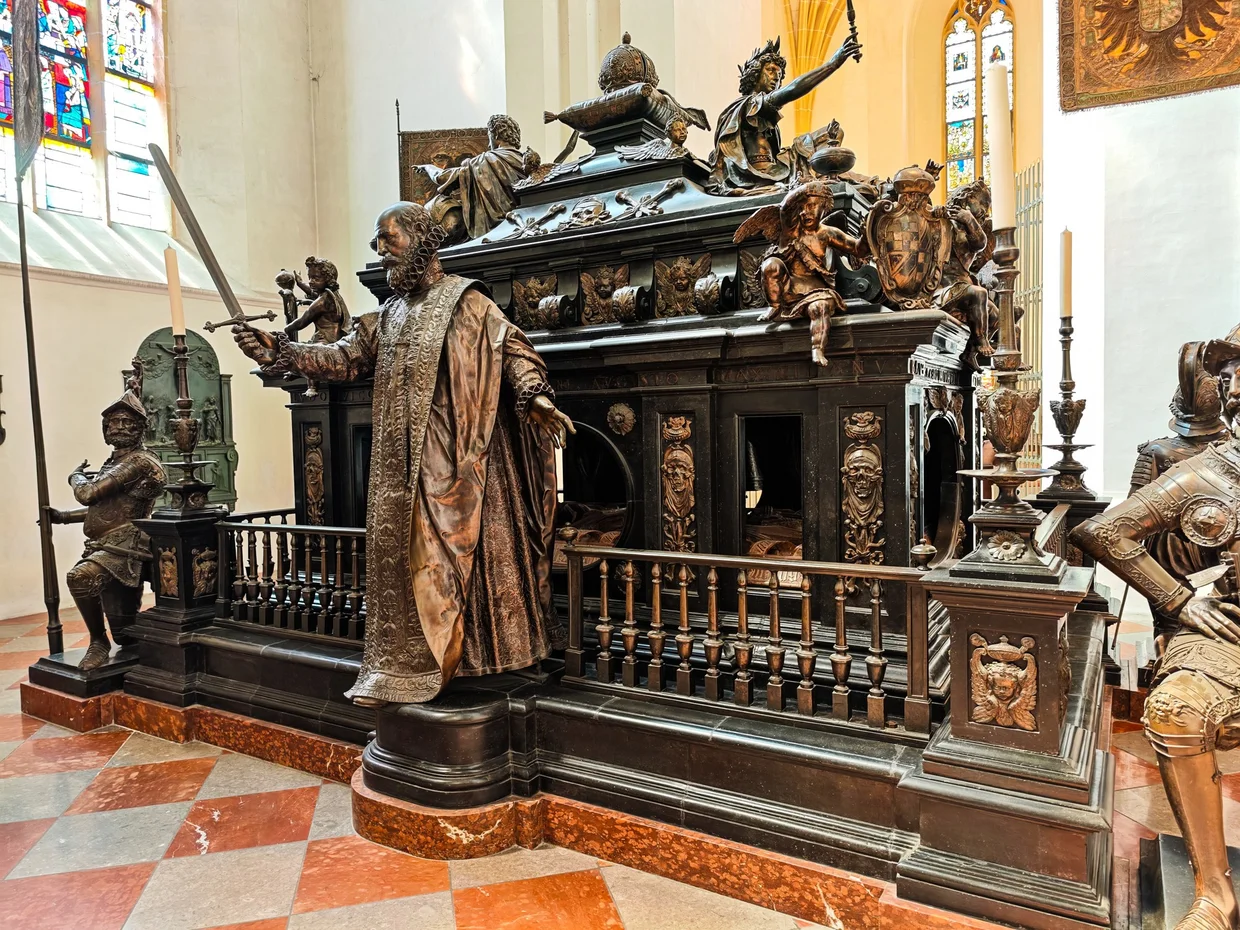 Cenotaph of Kaiser Ludwig the Bavarian inside the Frauenkirche, black marble with bronze knights