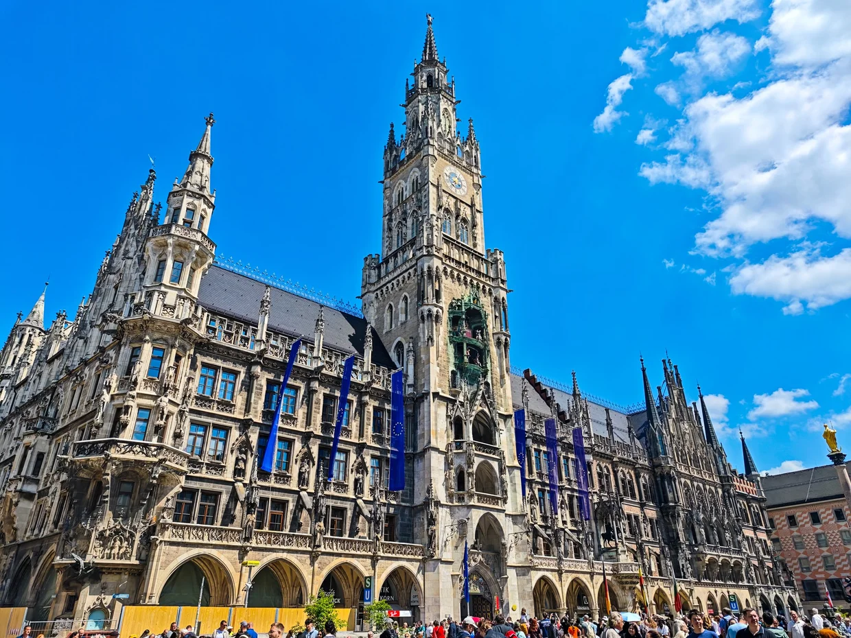 Marienplatz in midday sun with the Neues Rathaus tower