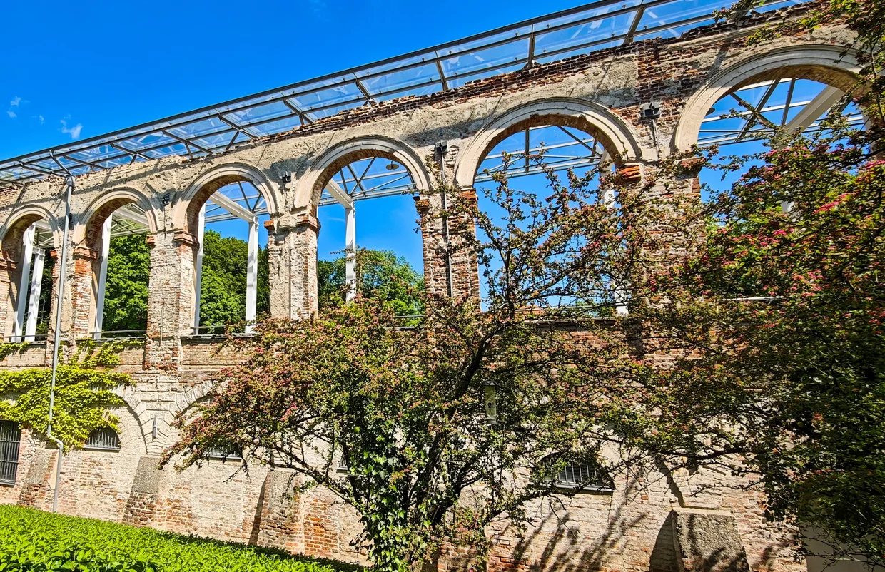 The surviving brick arches of the old Army Museum incorporated into the Staatskanzlei