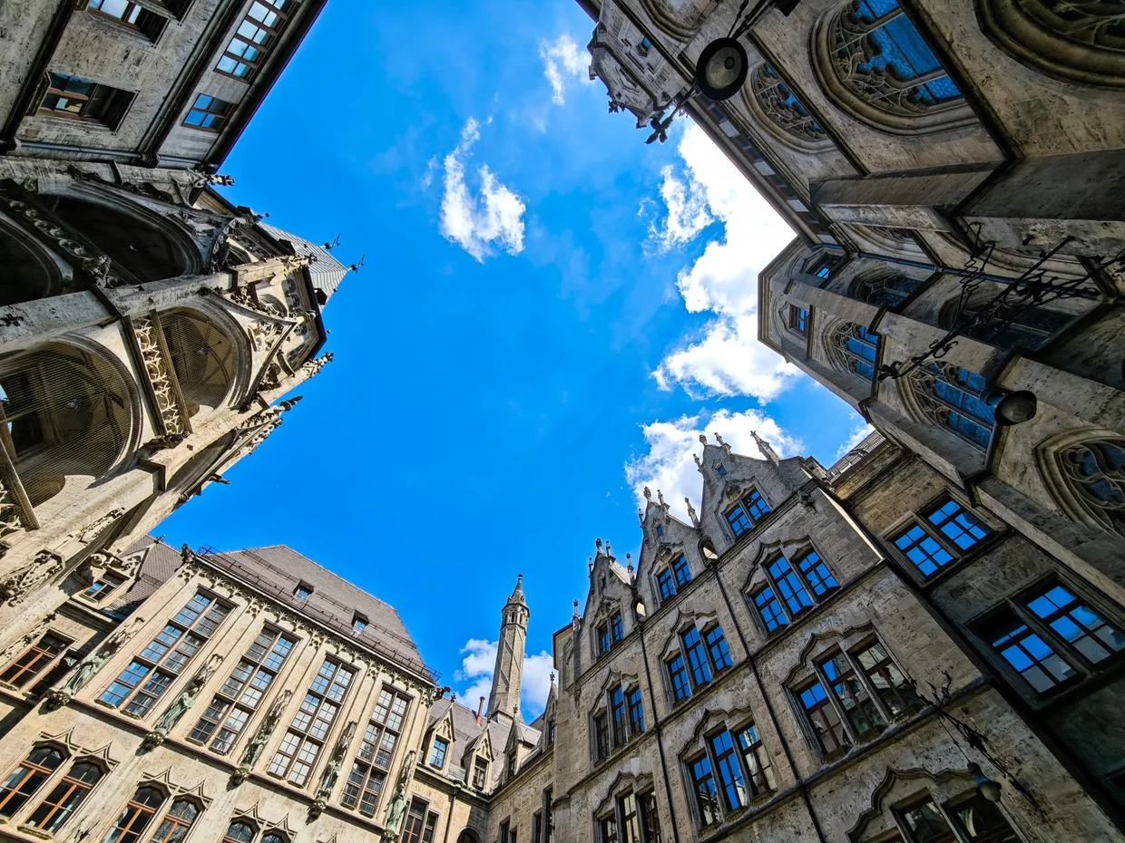 Looking up into the inner courtyard of the Neues Rathaus