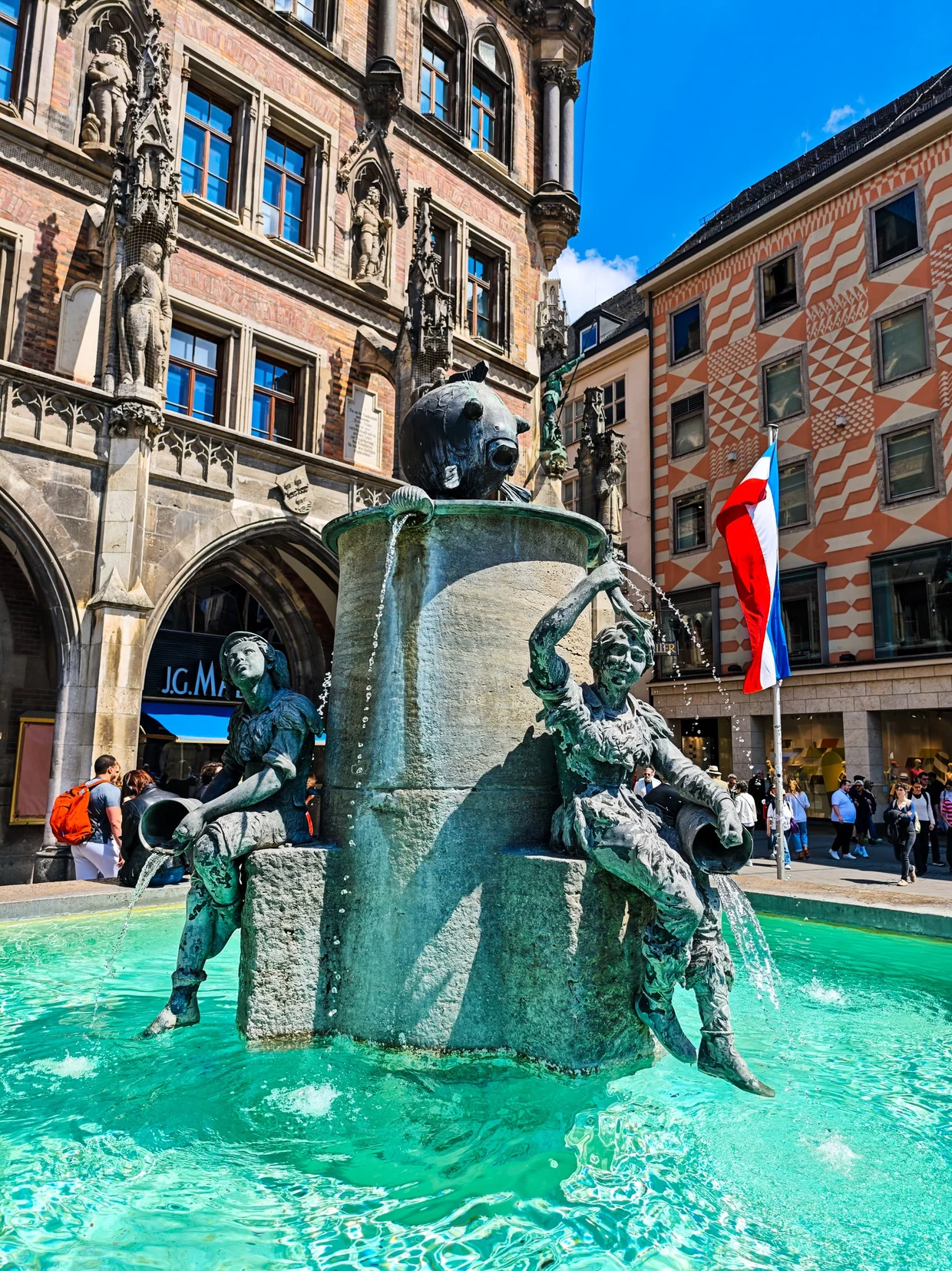 Fischbrunnen at Marienplatz with bronze apprentice butcher figures