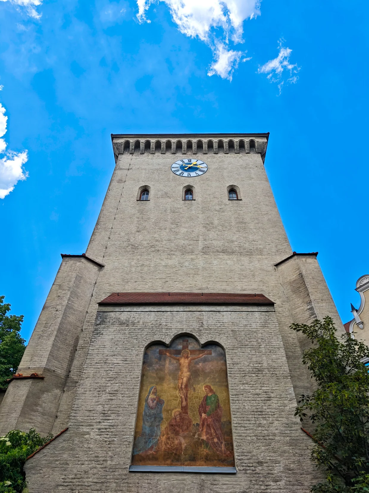 The Isartor's central tower with its sundial and Crucifixion fresco