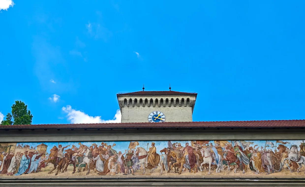Long historical fresco on the inner side of the Isartor depicting Kaiser Ludwig's triumphal entry into Munich