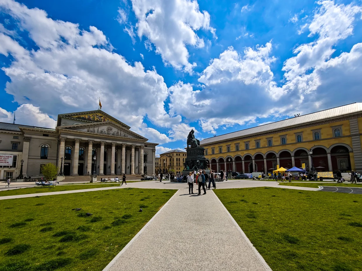 Max-Joseph-Platz with the Nationaltheater on the left and the central monument to King Max I Joseph