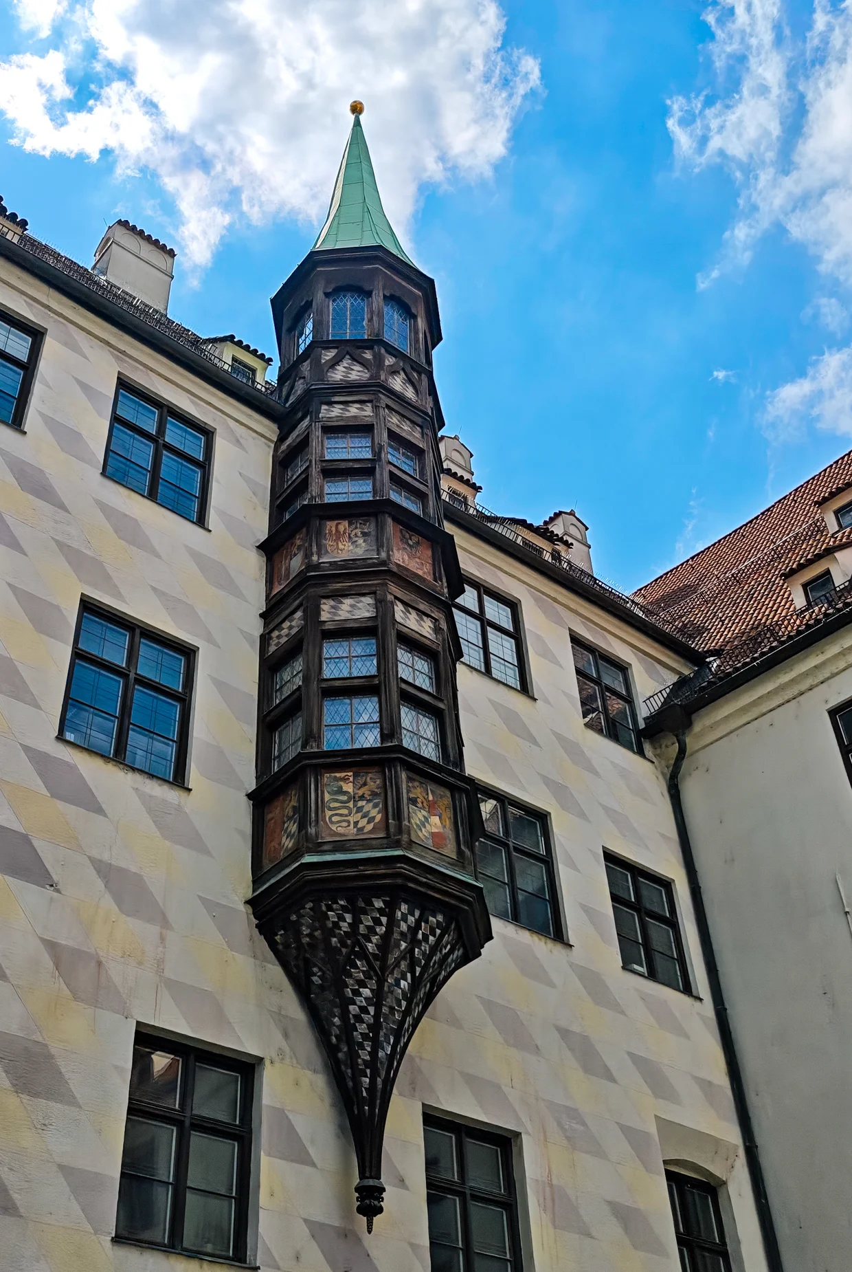 The late-Gothic Erkerturm oriel hanging off the Affenturm wall in the Alter Hof courtyard