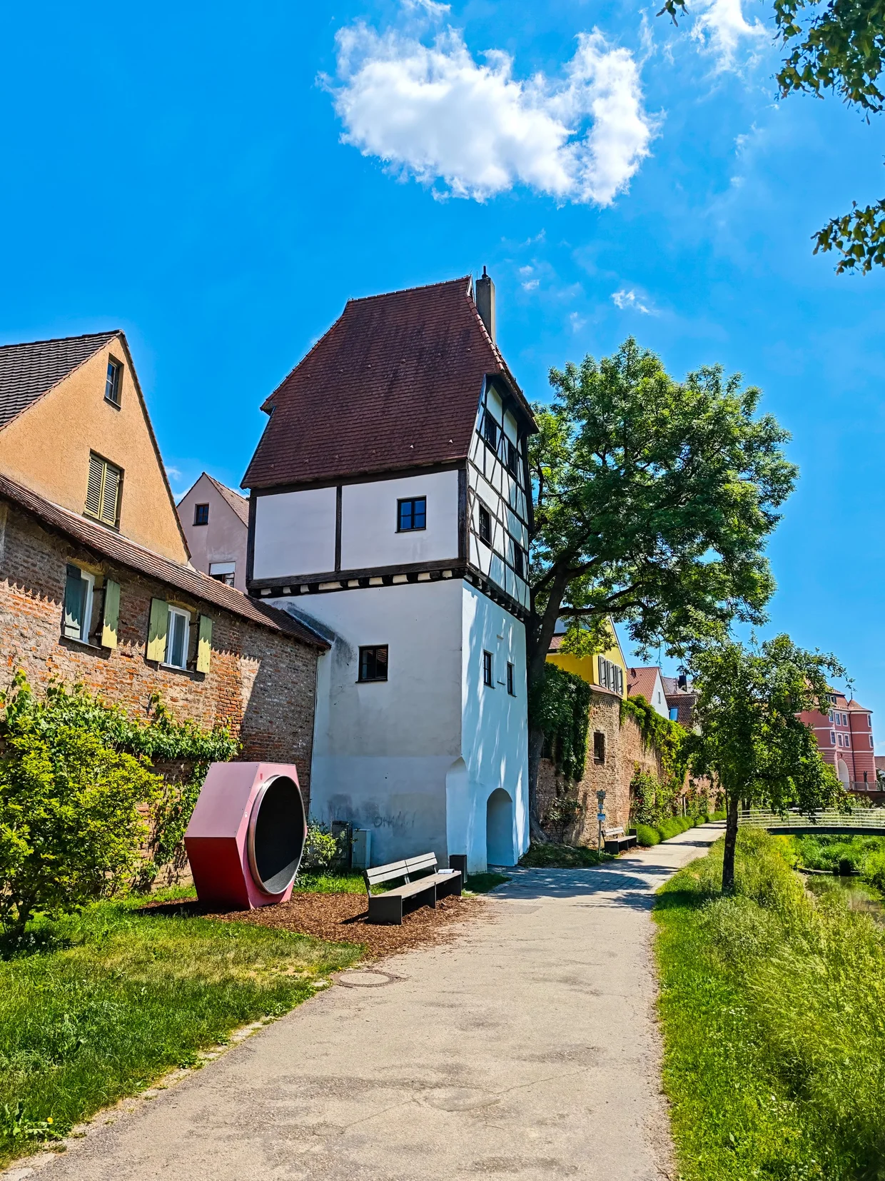 A small wall watchtower