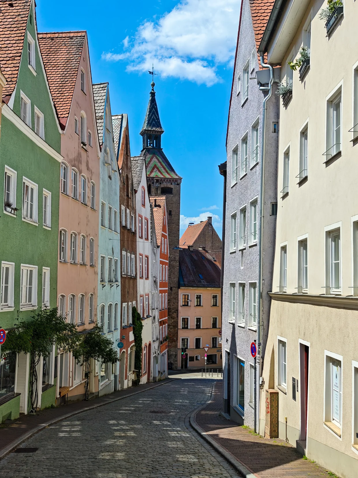 Schmalzturm seen between houses