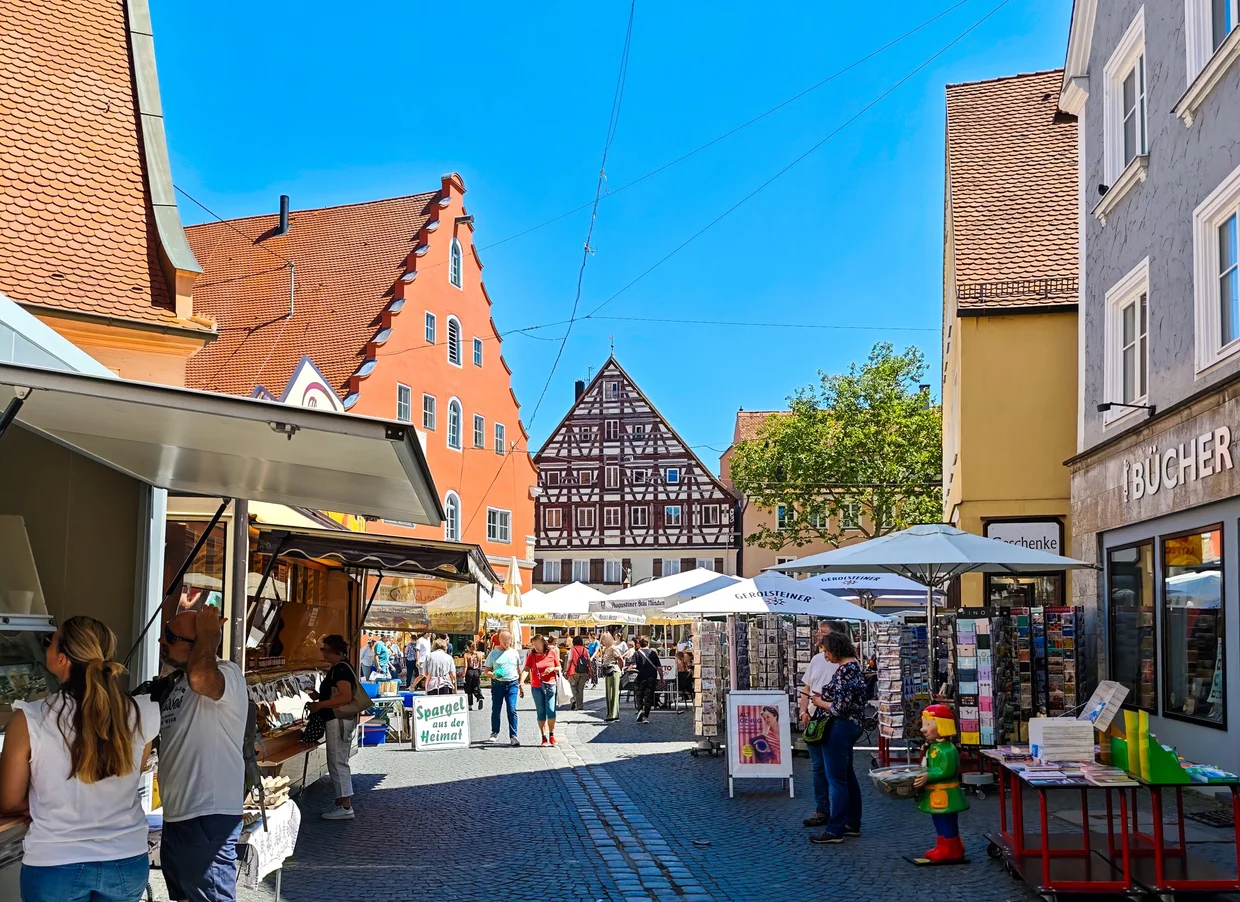 Market stalls and crowds on the cobbles
