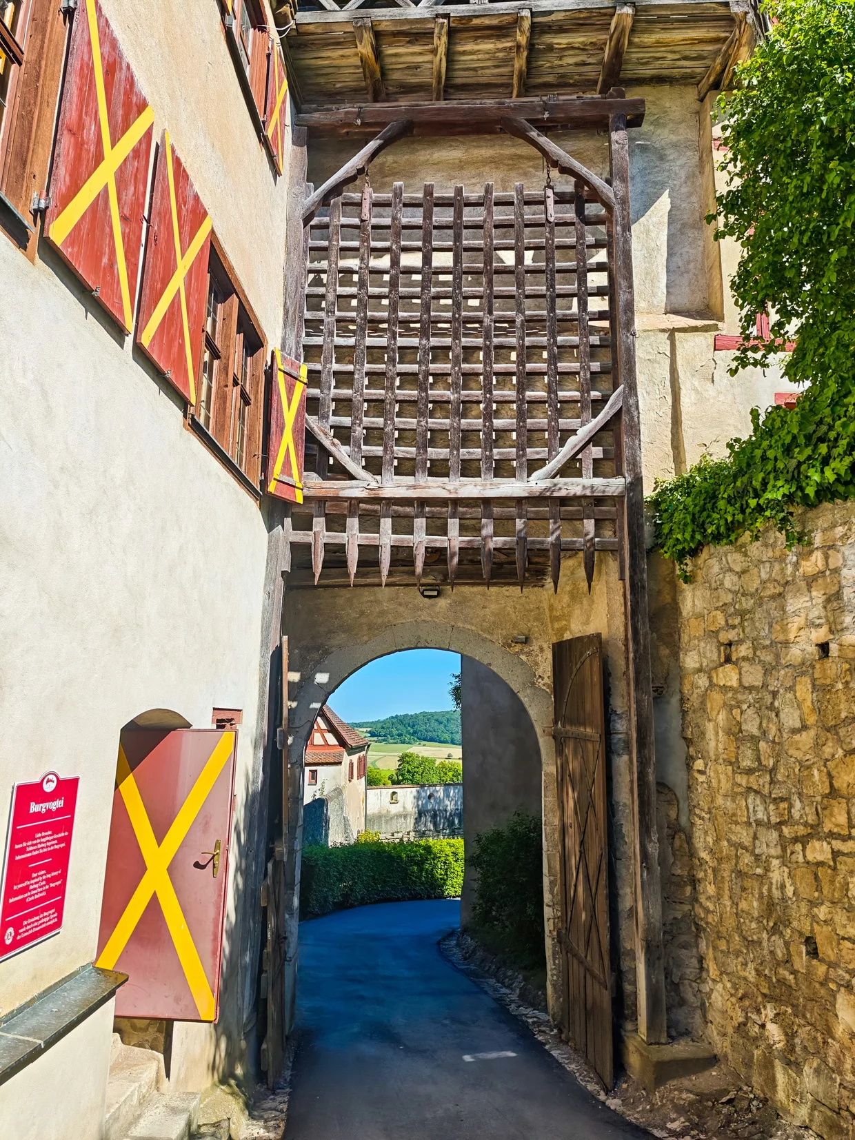 The wooden portcullis (Fallgatter) above the inner gate, still in working condition