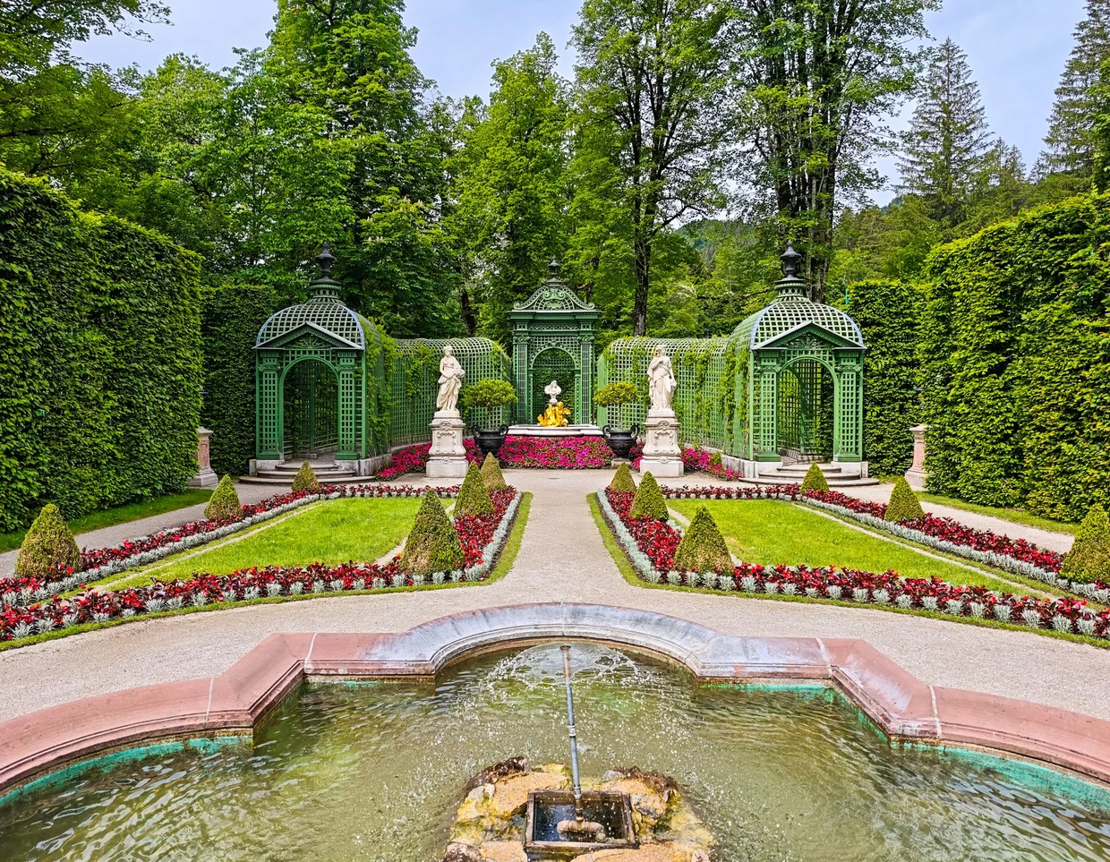 The trellised pergola garden at Linderhof