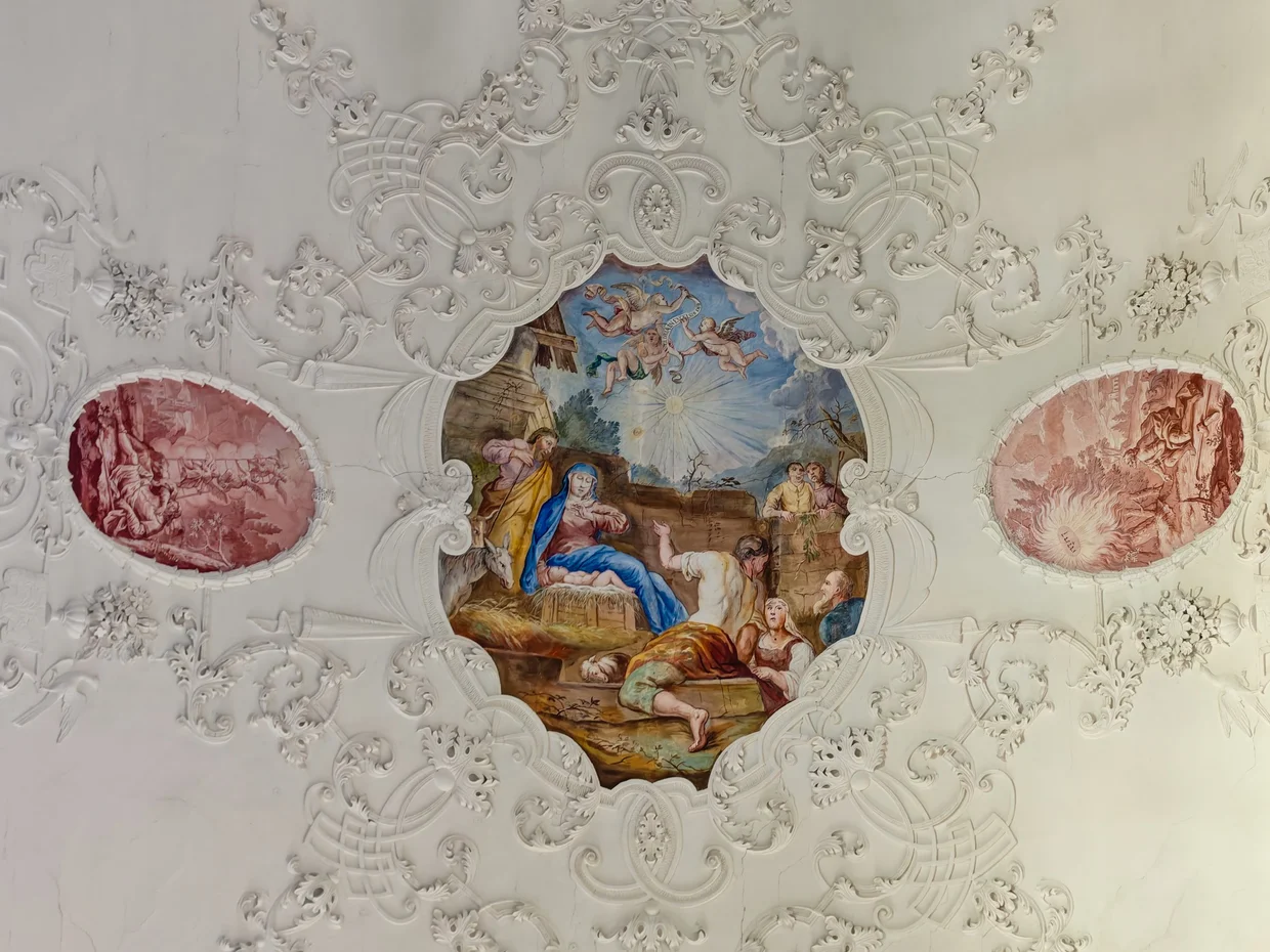Baroque stucco ceiling with a painted Nativity in the castle chapel