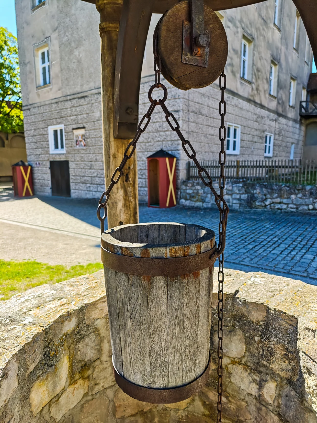 The castle well in the inner courtyard