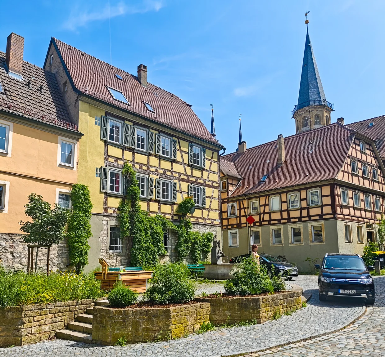 Looking from the Schloss gate toward the Marktplatz church
