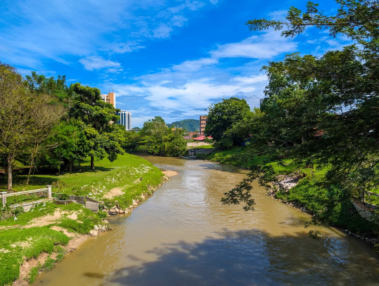 The Kinta River running through town