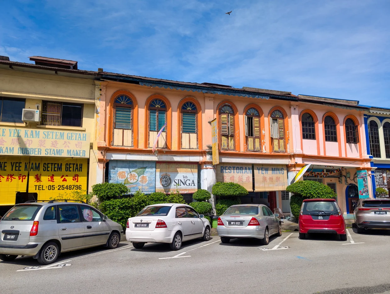 Ipoh shophouses with Chinese signage