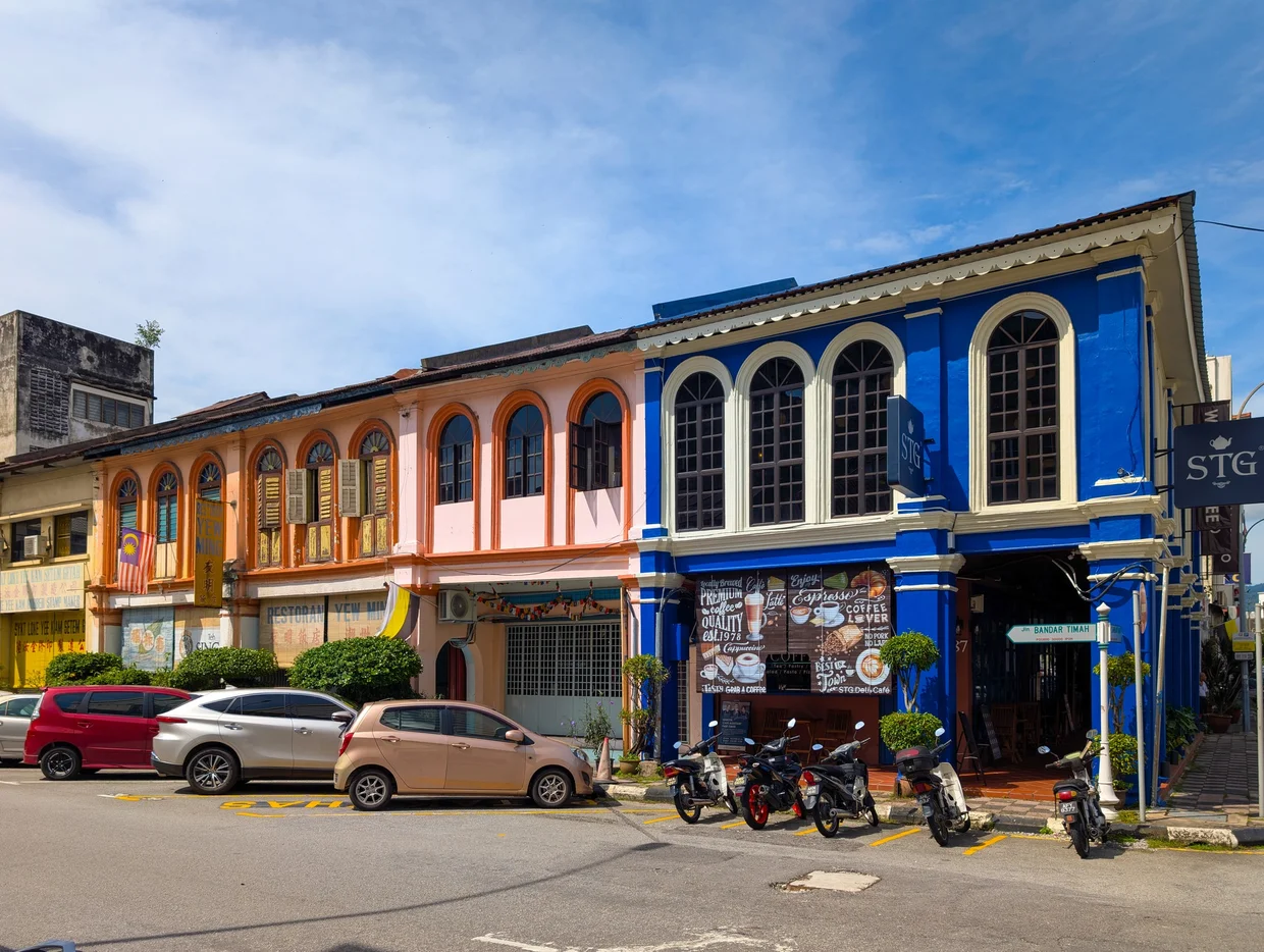 Pastel shophouse row near Kong Heng