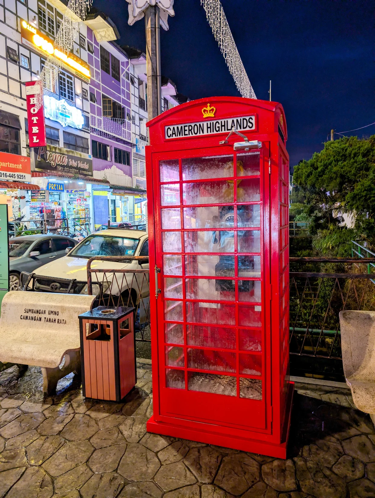 The red phone booth with the Cameron Highlands crown