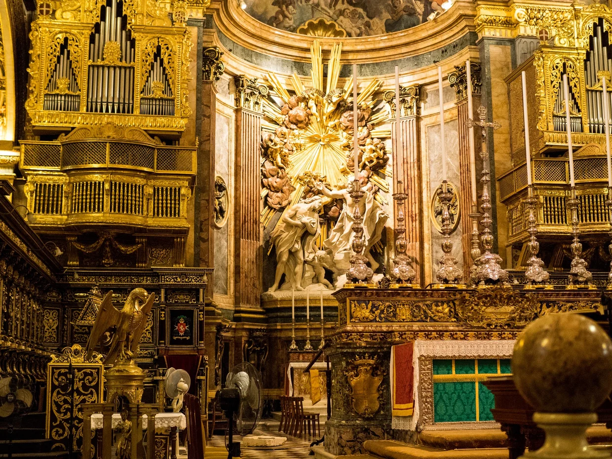 Sculptural altar group with marble figures and organ pipes
