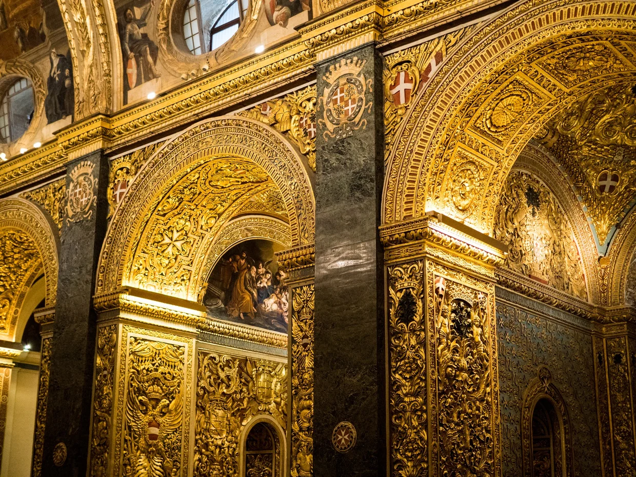 Gilded arch soffits and lunette paintings