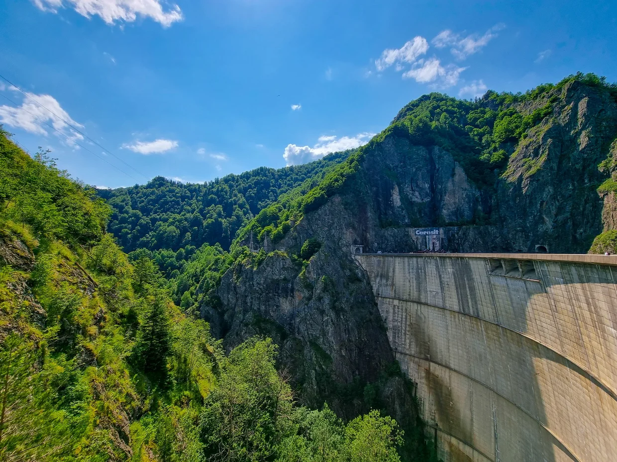 Vidraru Dam cutting across the valley