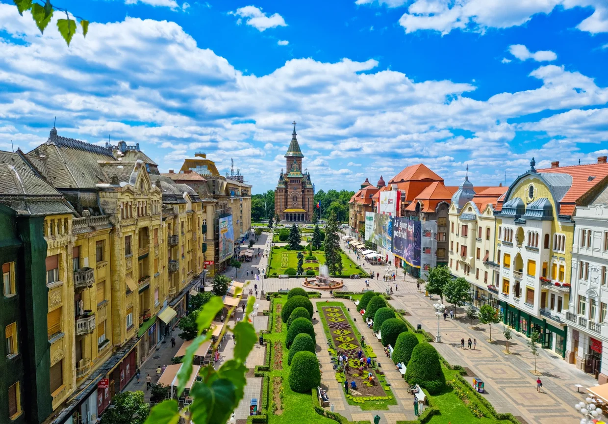 Victory Square looking toward the Metropolitan Cathedral