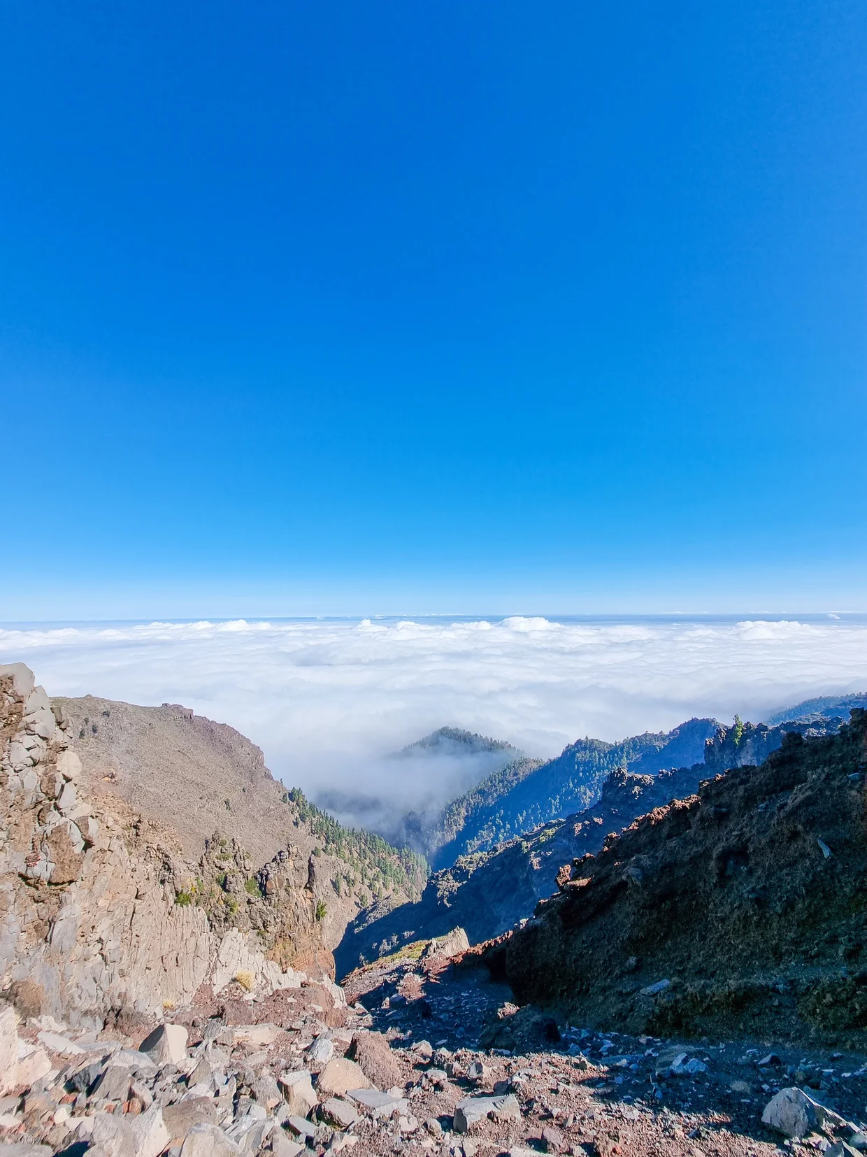 Looking into the Caldera de Taburiente from the summit