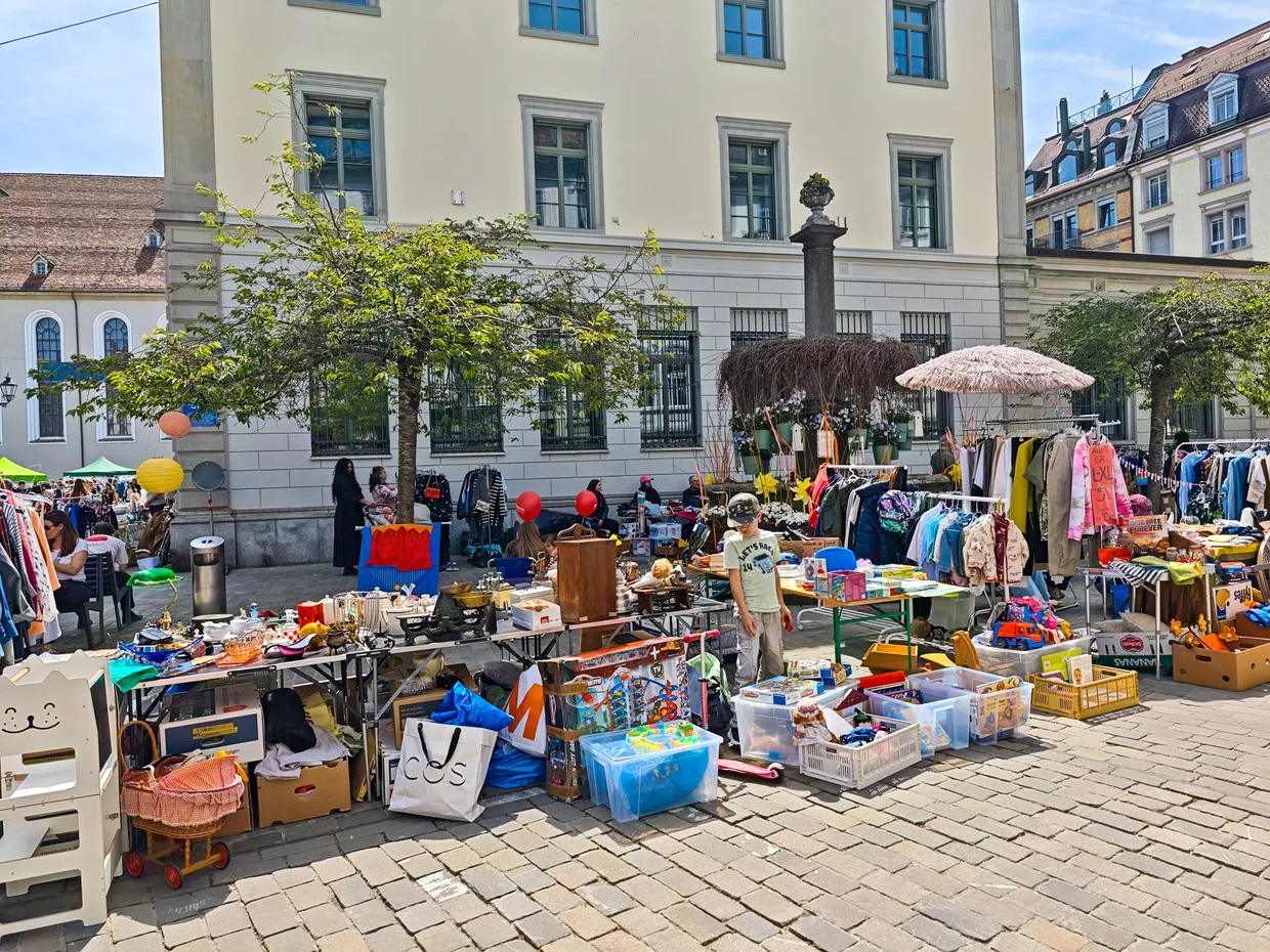 Saturday flea market in front of the Abbey