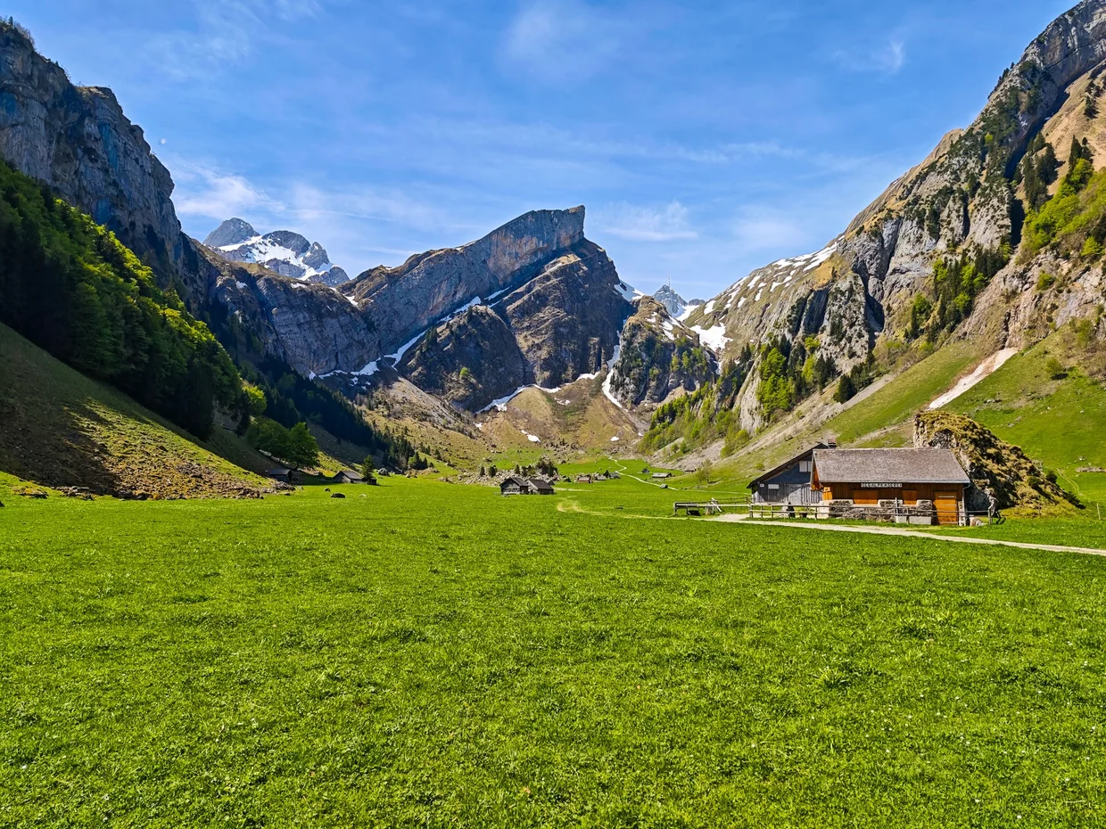 Meadow path and chalet beneath the Alpstein peaks