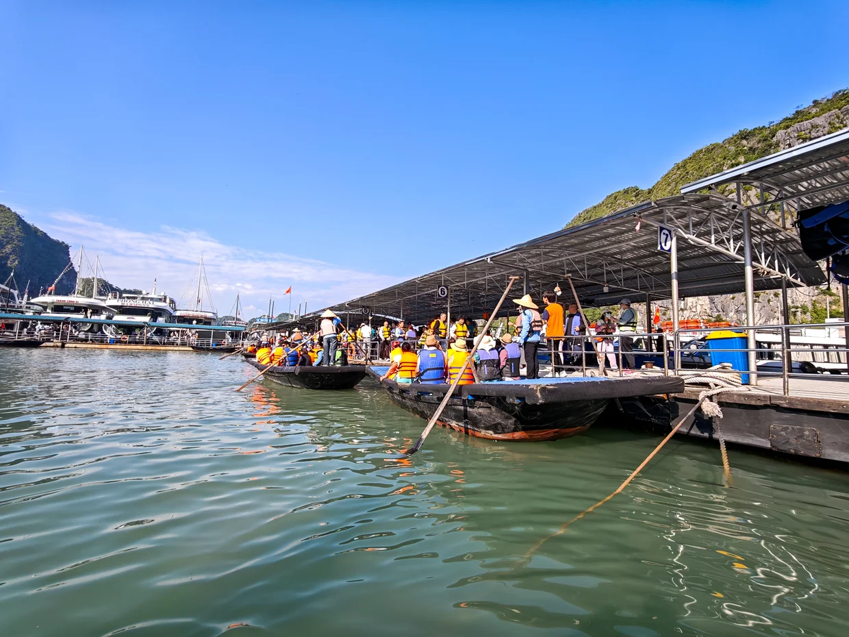 Kayaking through Luon Cave area